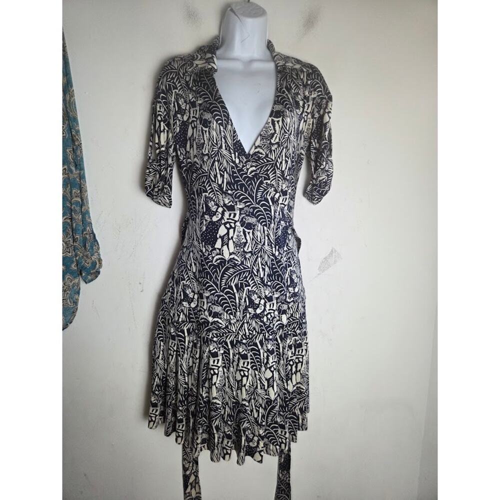 Diane von Furstenberg Blue White Greek Mythology 100% Silk Wrap Dress size 4 - Picture 2 of 12